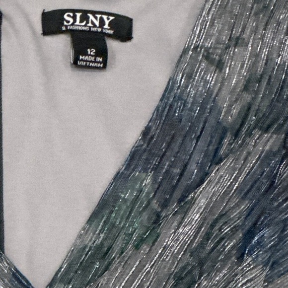 SLNY Metallic Tiered Flutter Sleeve Dress Size 12 NWT Evening Cocktail - Picture 2 of 3